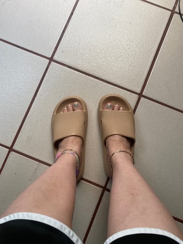 Customer photo review of HappyFlops