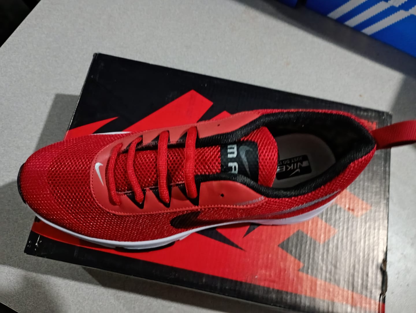 Customer photo review of Tenis 025 Rojo Negro Plata