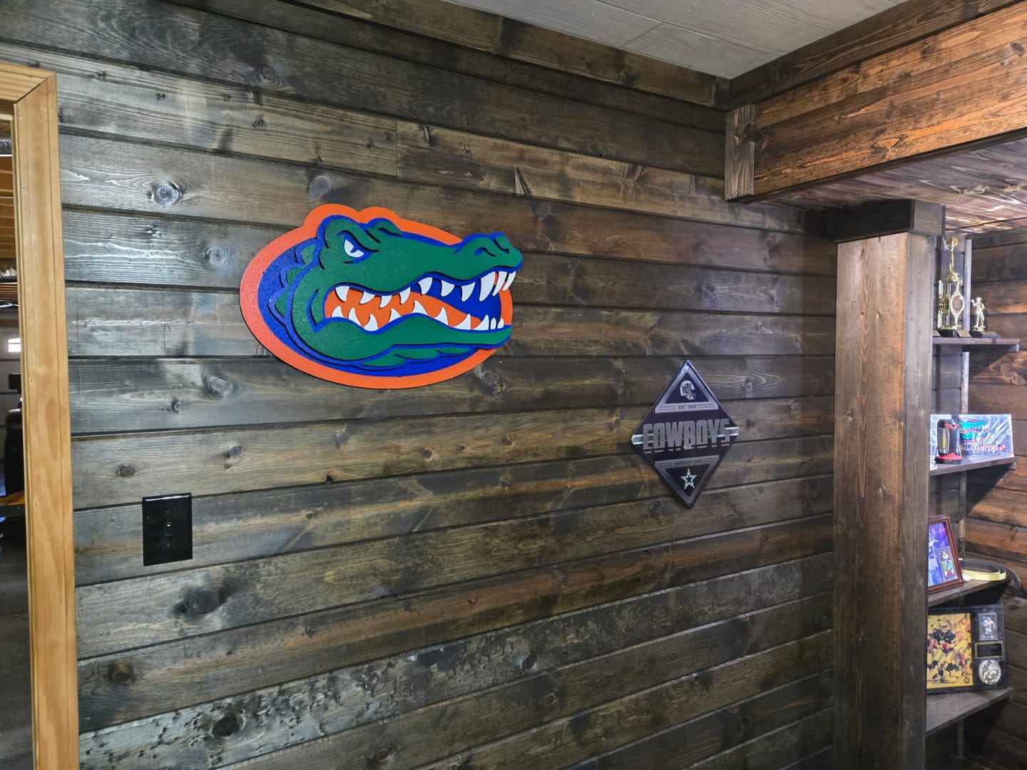 Customer photo review of Florida Gators "GATOR HEAD"  3D Vintage Metal Wall Art
