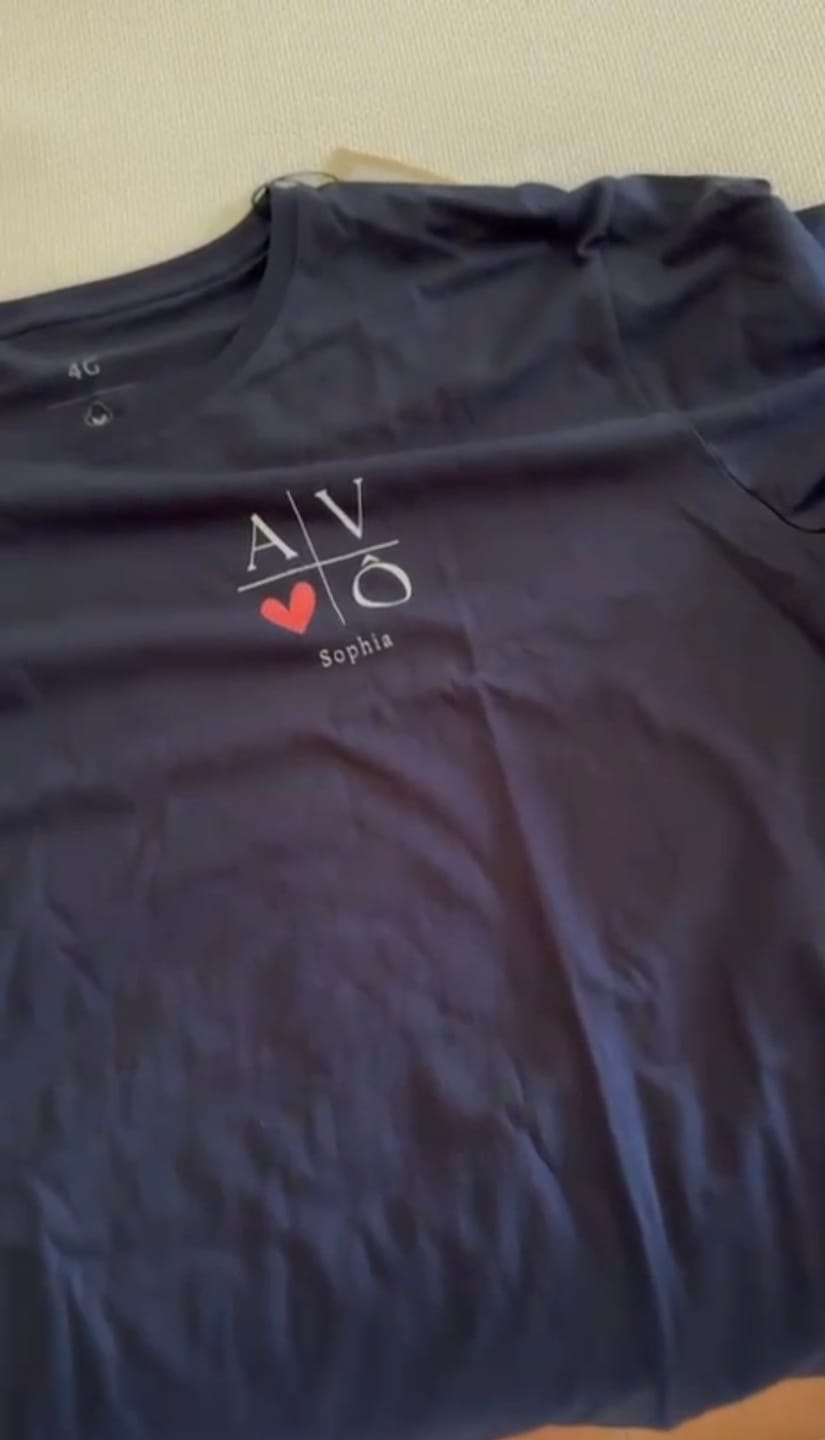 Customer photo review of Camiseta Personalizada AVÔ MINIMALISTA - Algodão Peruano