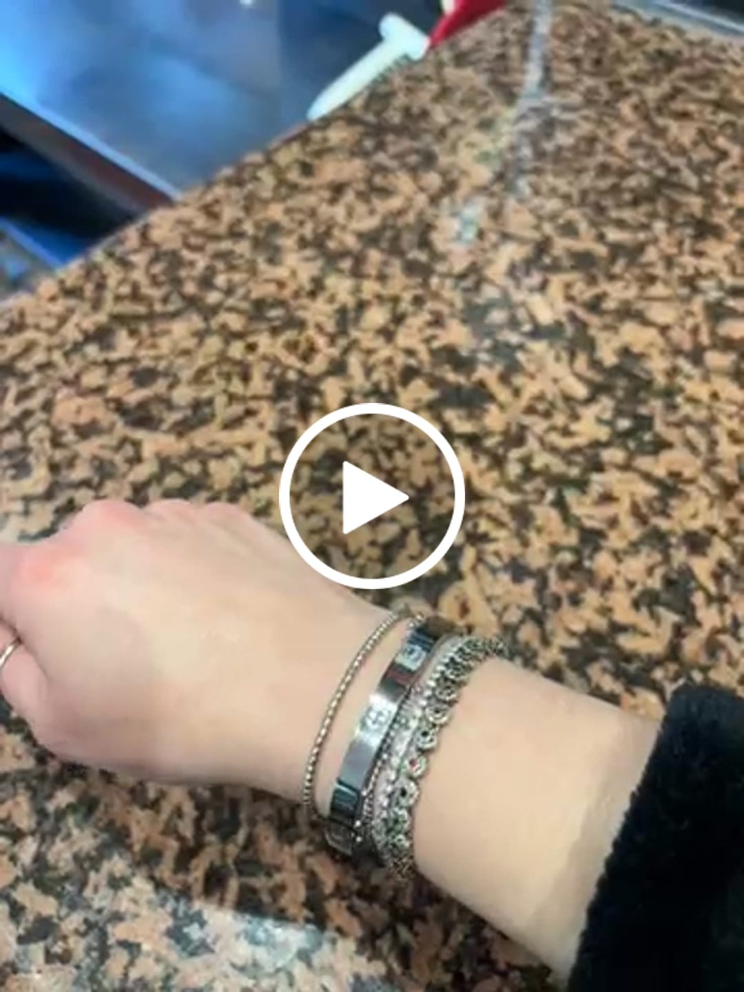 Customer video review of Bracciale Rigido con Zirconi – Oro Giallo, Oro Rosa o Oro Bianco