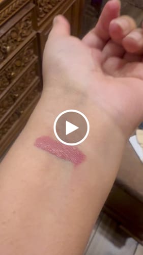 Customer video review of O.TWO.O HONEY WHISPER VELVET MATTE LIP GLAZE