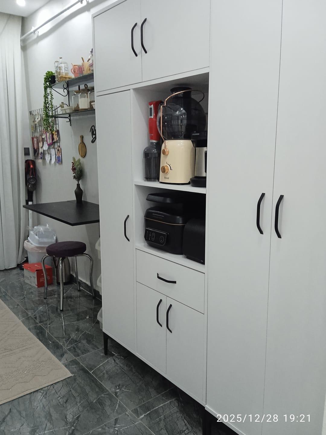 Customer photo review of Rani JE165 Çok Amaçlı Dolap 5 Kapaklı 1 Çekmeceli Kiler Mutfak Dolabı Beyaz
