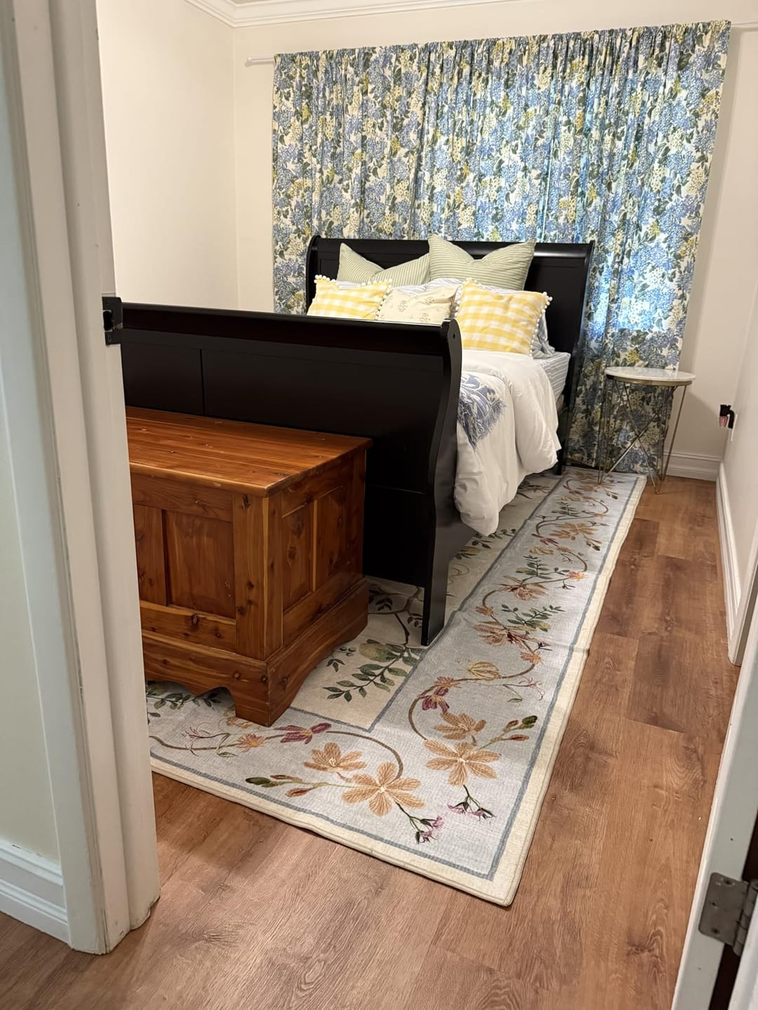 Customer photo review of Floral Vine Rug