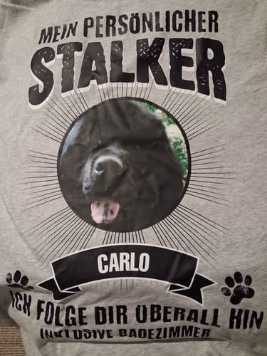 Customer photo review of Mein persönlicher Stalker - Personalisierbares Unisex T-Shirt