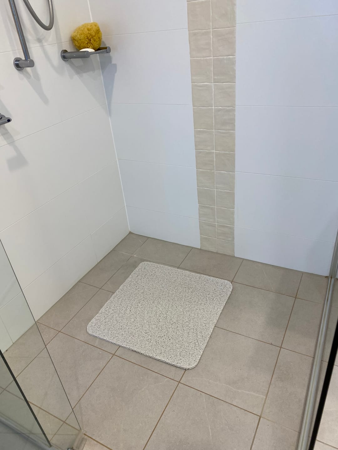 Customer photo review of White Magic Non-Slip Shower Mat Square