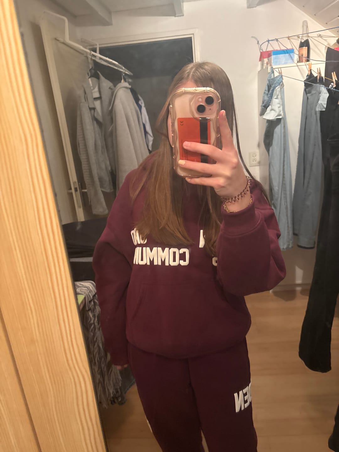 Customer photo review of GATED COMMUNITY HOODIE DARK PLUM