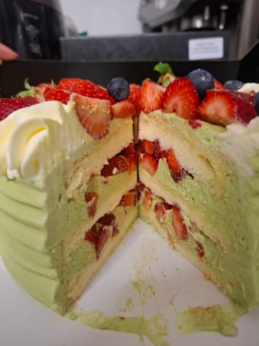 Customer photo review of 【LIMITED EDITION】Strawberry Matcha Christmas Cake