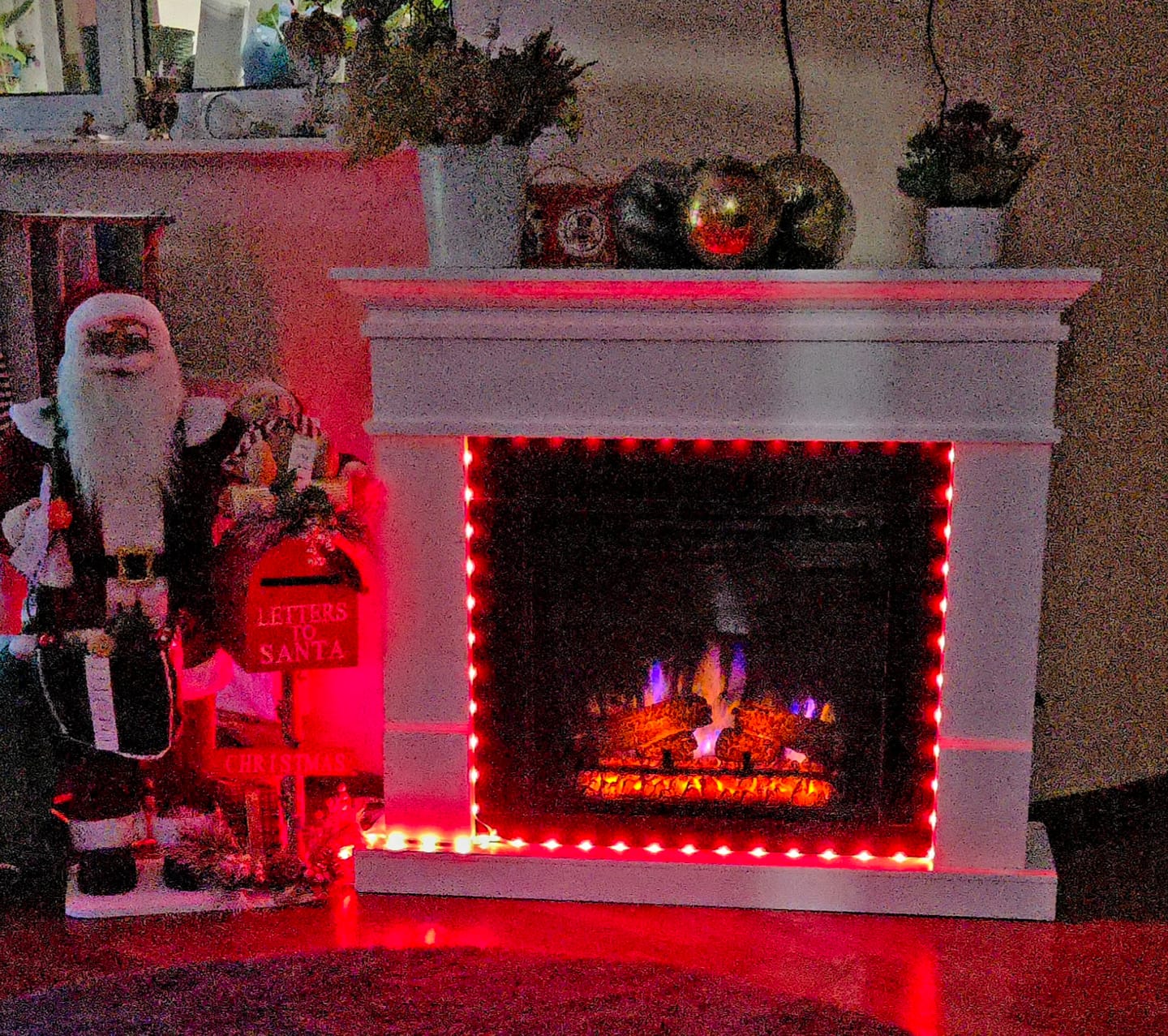 Customer photo review of Semineu ECOFLAME PRO - Lisabona white, flacara 3D de 23 inci cu teme de culoare, incalzire infrared si sunet