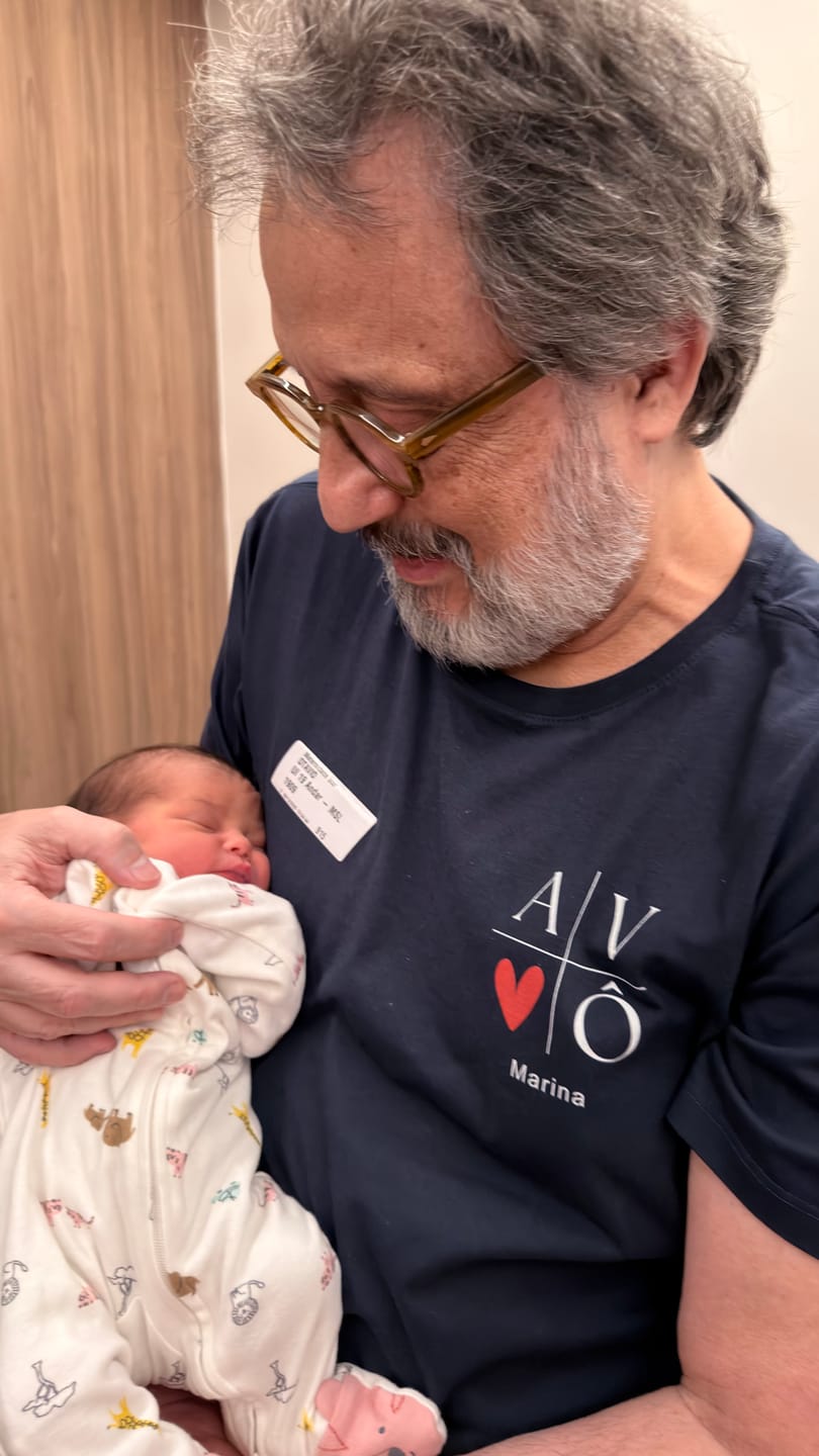 Customer photo review of Camiseta Personalizada AVÔ MINIMALISTA - Algodão 100%