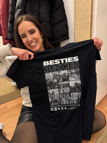 Customer photo review of Personalisiertes T-Shirt – Besties