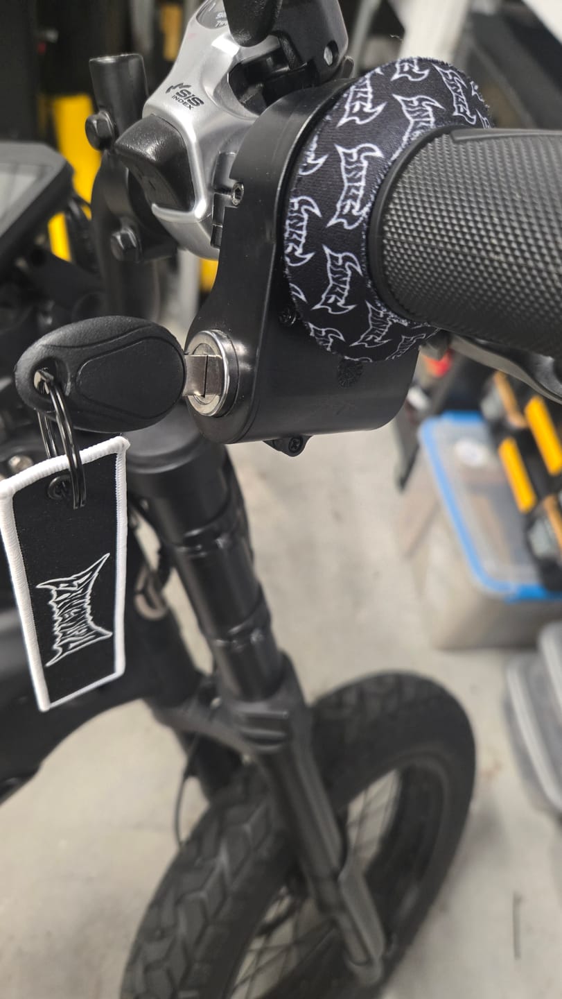 Customer photo review of Black - FangMoto Grip Donuts