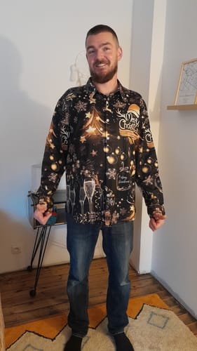Customer photo review of Chemise à manches longues pour homme avec imprimé champagne et joyeux Noël doré