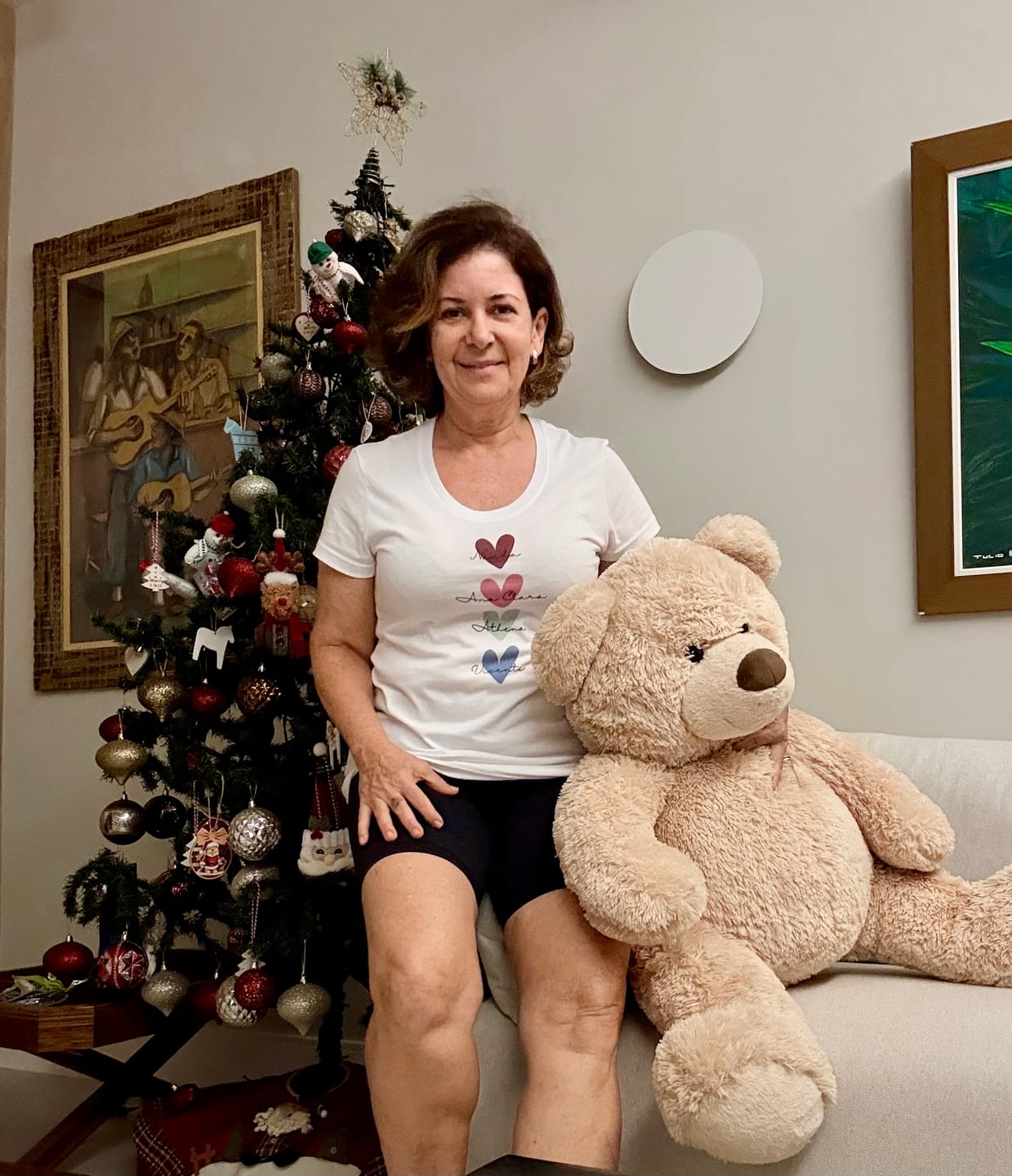 Customer photo review of Camiseta Personalizada - CORAÇÕES E NOMES (Até 5 nomes) - Algodão Peruano