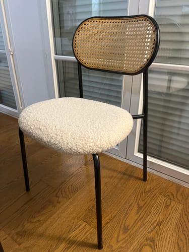 Customer photo review of OREBRO - Lot de 2 chaises en métal et cannage avec assise en bouclettes blanches
