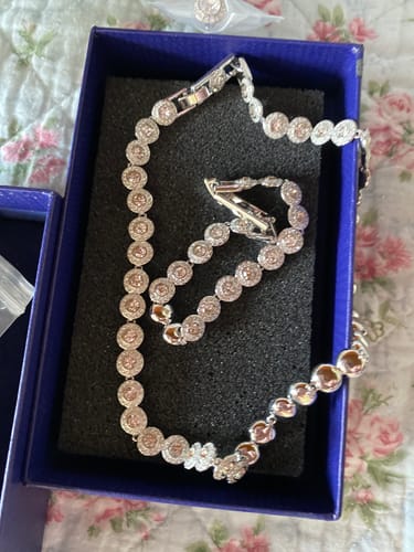 Customer photo review of SET CONJUNTO COLLAR + PULSERA + ARETES SWAROVSKI ANGELIC