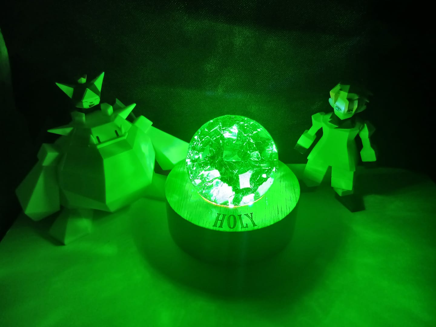 Customer photo review of Matéria Final Fantasy rétroéclairée par une base en bois personnalisable