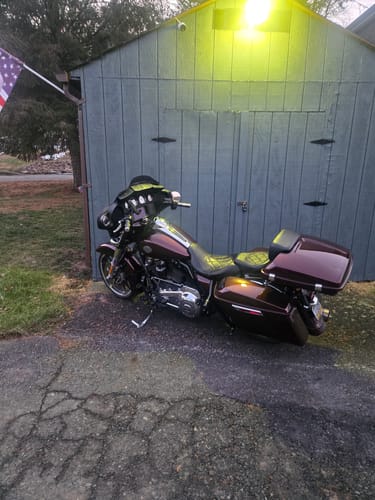 Customer photo review of HR3 Twisted Cherry 5.5" Razor Style Touring Trunk Luggage For 14-24 Harley Touring