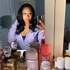 Customer photo review of Wavymy Pre-Styled Butterfly Cut Layer Yaki Straight Natural Wave Wig Beginner Friendly V Part Wig Human Hair Wig 250% Density