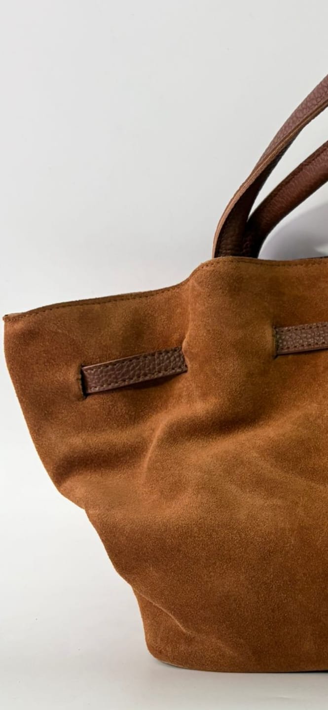 Customer photo review of Vivienne | Hakiki Süet Deri Çanta