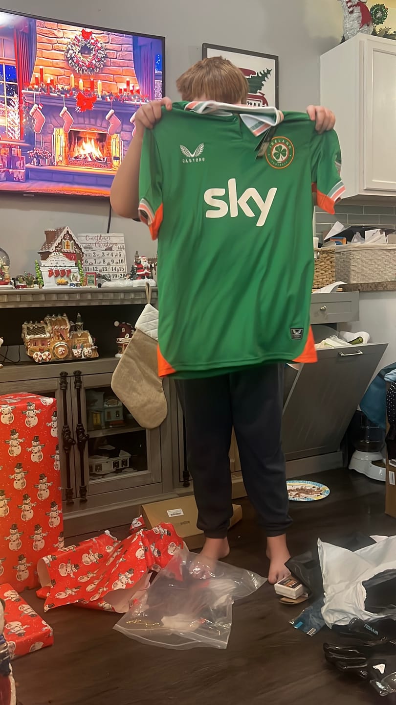 Customer photo review of Troy Parrott Ireland Eire Green National Team Football Jersey Kit