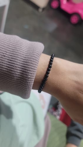 Customer photo review of Pulsera de Turmalina Negra (4 mm)