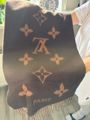 Customer photo review of LV SCARF 180 CM IN CASHMERE 692999