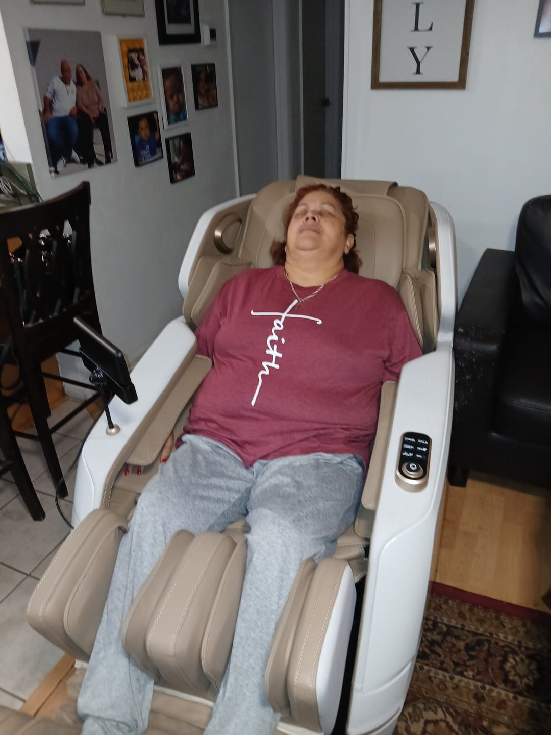Customer photo review of Favor-27 3D Massage Chair Khaki