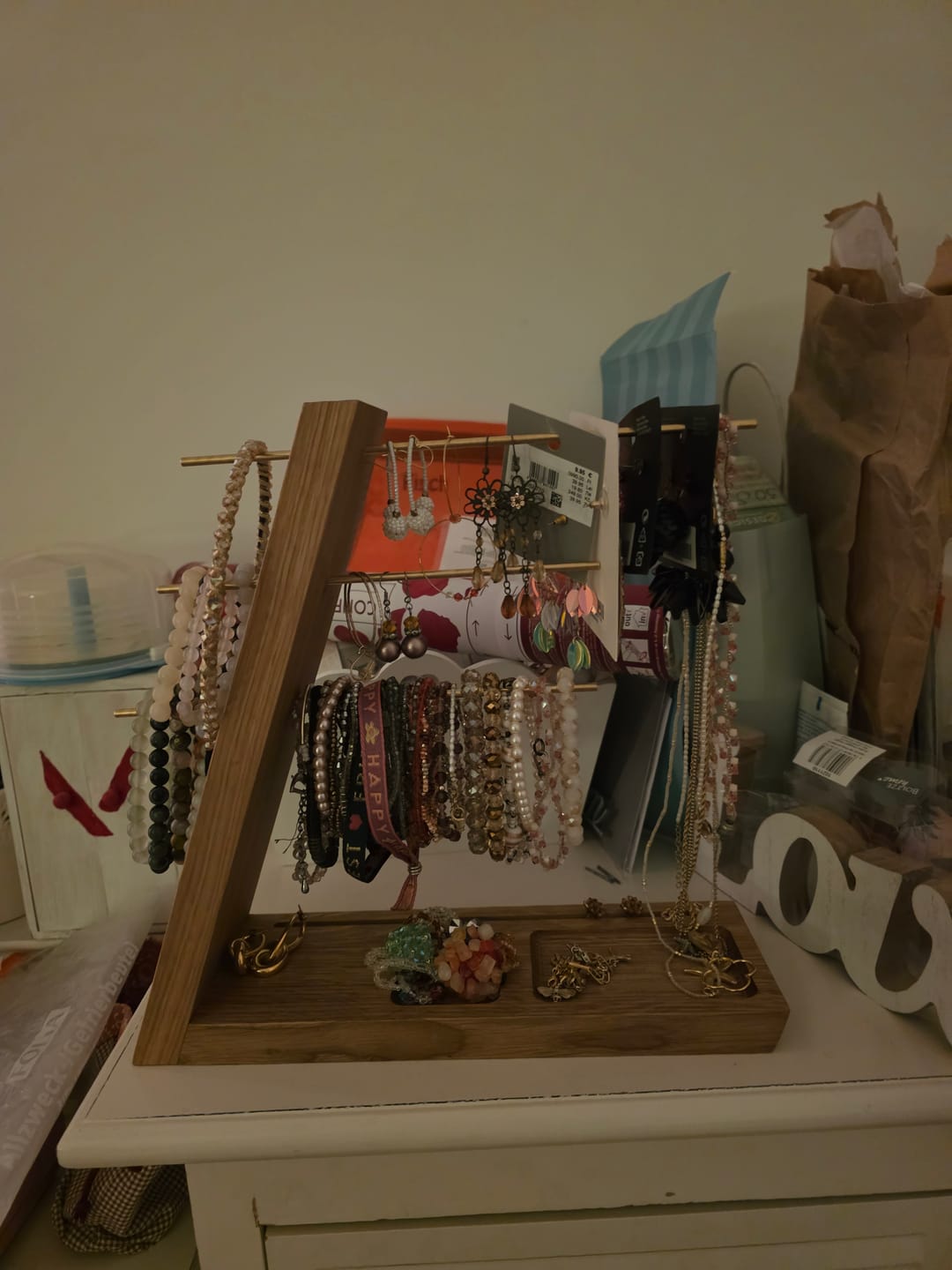 Customer photo review of Handgefertigter Schmuckständer – Ada aus edlem Eichen-Massivholz