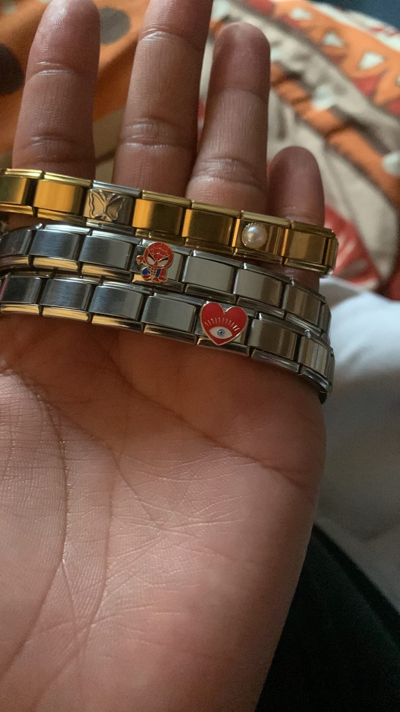 Customer photo review of Charm con perla y base dorada