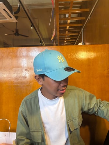 Customer photo review of 9FORTY New York Yankees Color Era Blue Foam Adjustable