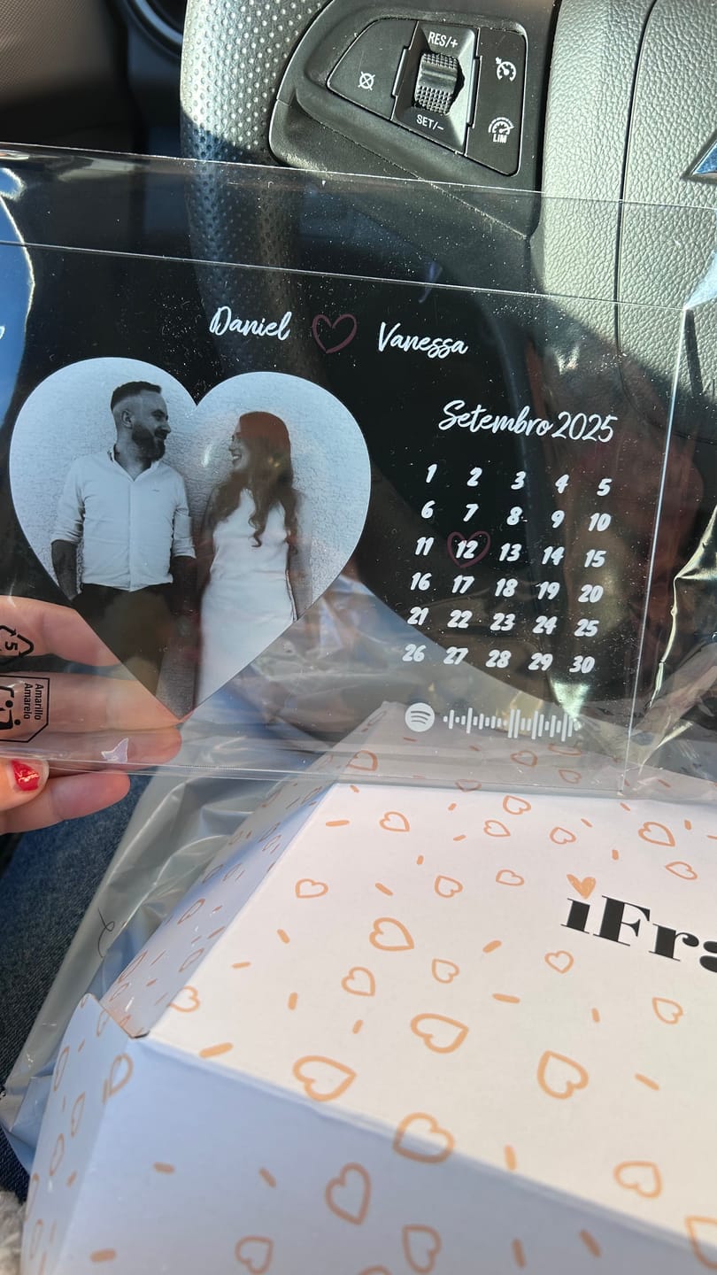 Customer photo review of Placa Dia Especial no Calendário - Personalizado