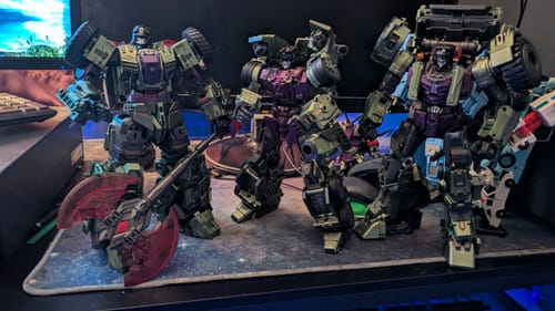 Customer photo review of Dream Star Toys  DST02-003 DST02003 Load Warrior ( Long Haul, Constructicon, Devastator Combiner) DreamStarToys Metallic Version 24.5 cm / 9.6"