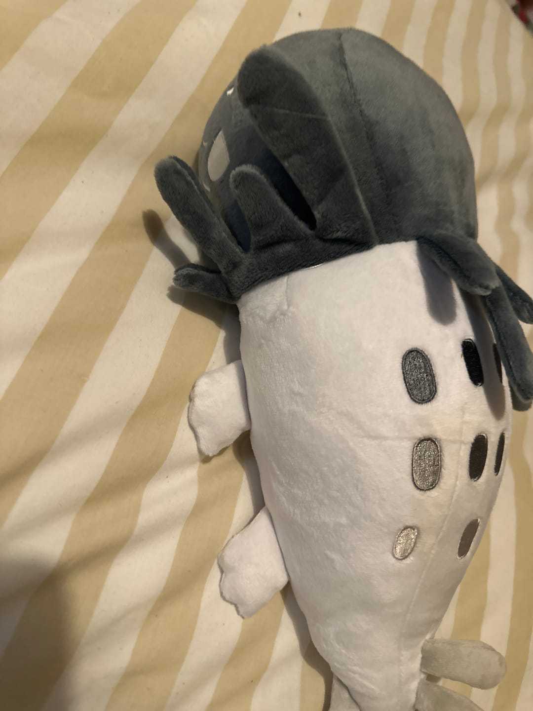 Customer photo review of Rain World - Glowing White Lizard Plush