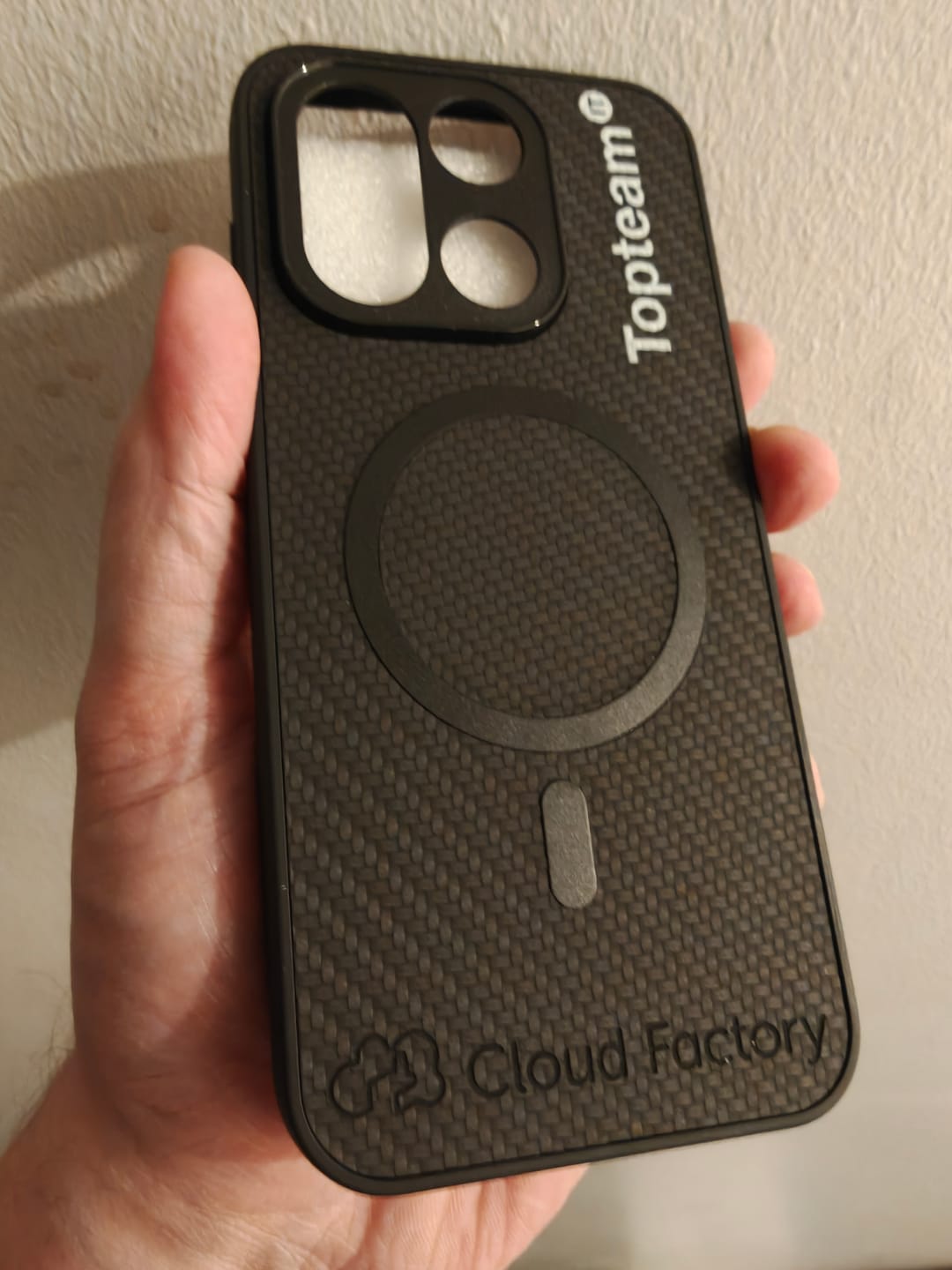 Customer photo review of KARB - Omalla logolla ja MagSafe -toiminnolla