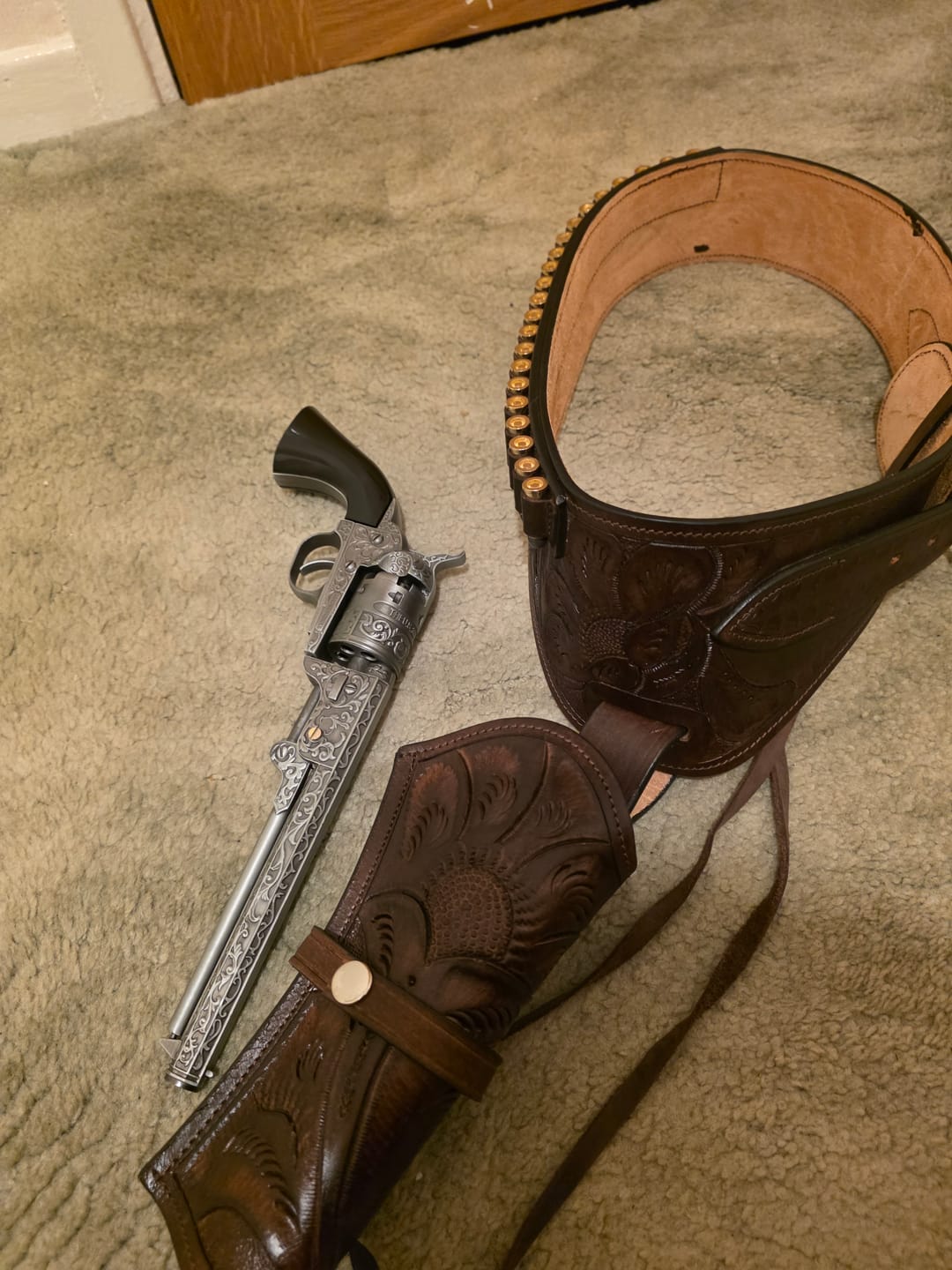 Customer photo review of Red Dead Redemption - Colt Navy (Gunmetal Grey)