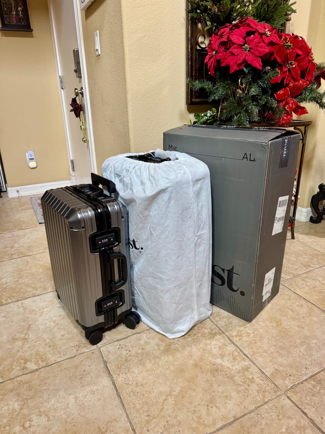 Customer photo review of TREVA Aluminum Suitcase Gunmetal