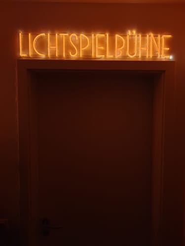 Customer photo review of Custom Neon: LICHTSPIELBÜHNE