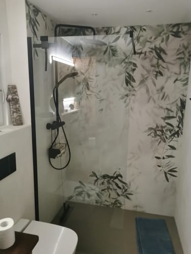 Customer photo review of SONNI Begehbare Dusche Duschabtrennung Duschwand 10mm Schwarz Duschabtrennung Duschkabine Nano ESG 80-140cm
