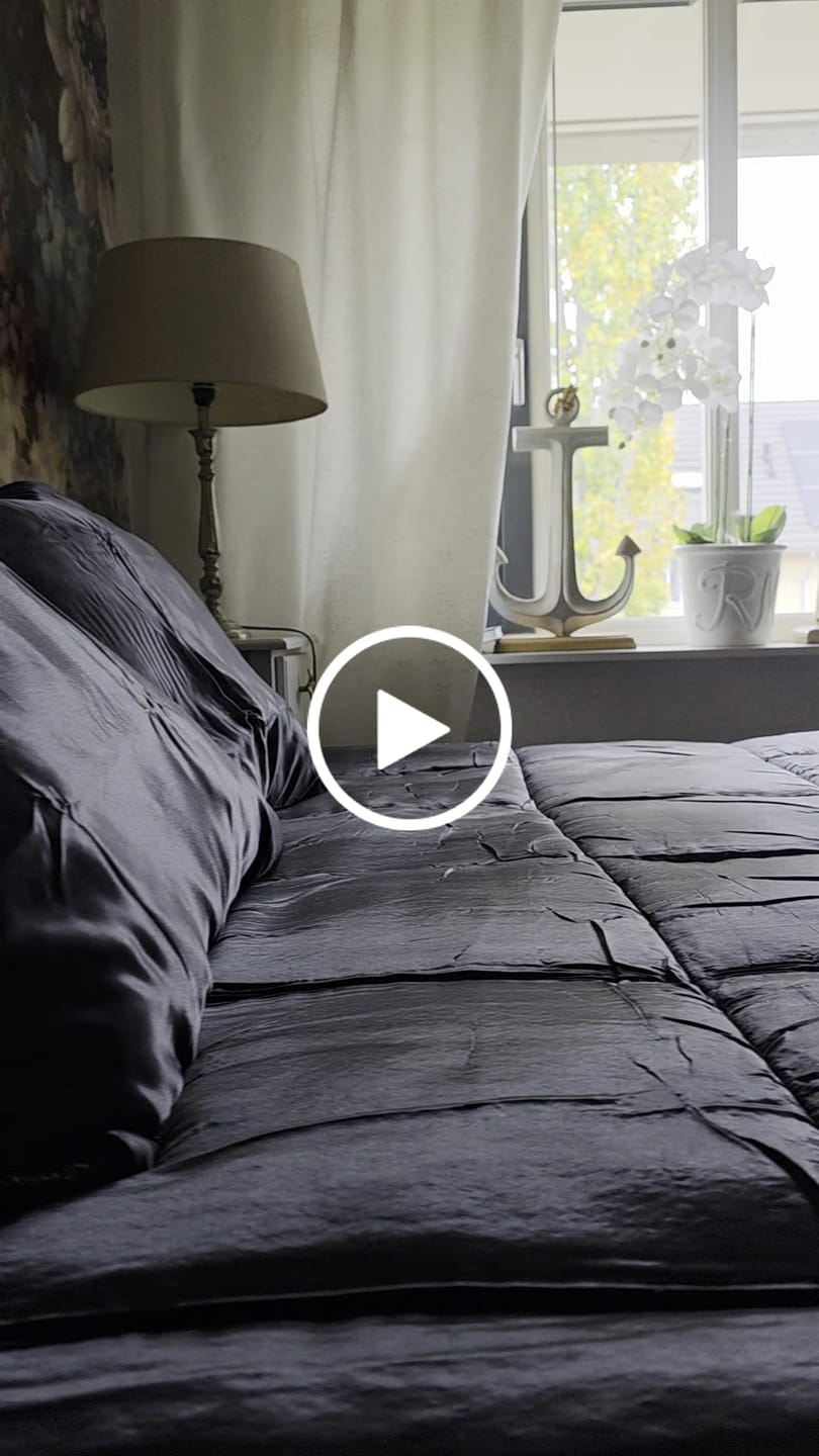 Customer video review of Dekbed Zonder Overtrek Satijn Jet Black