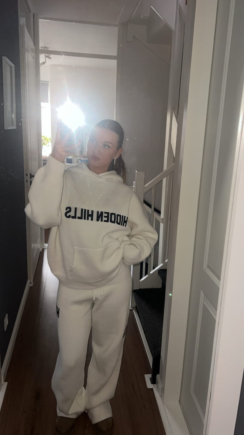 Customer photo review of KNIT SWEATPANTS OFF WHITE