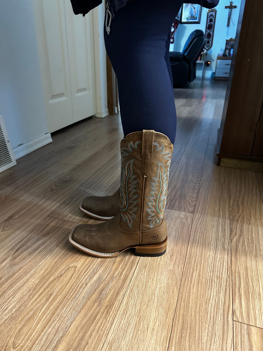 Customer photo review of Ariat Women’s Cowgirl Boots 13.5" Frontier Tilly