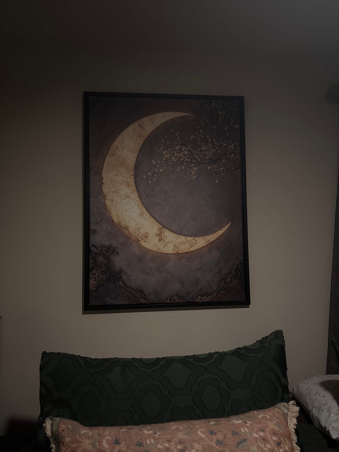 Customer photo review of Luxury Crescent Moon Canvas Wall Decor – Illuminated Gold and Grey Artwork
