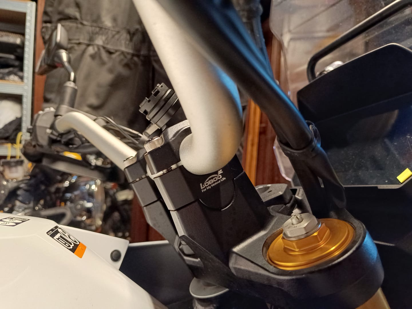 Customer photo review of LOBOO 25mm Handlebar Risers for Suzuki V-Strom 800DE (2024+) | CNC Aluminum Ergonomic Upgrade