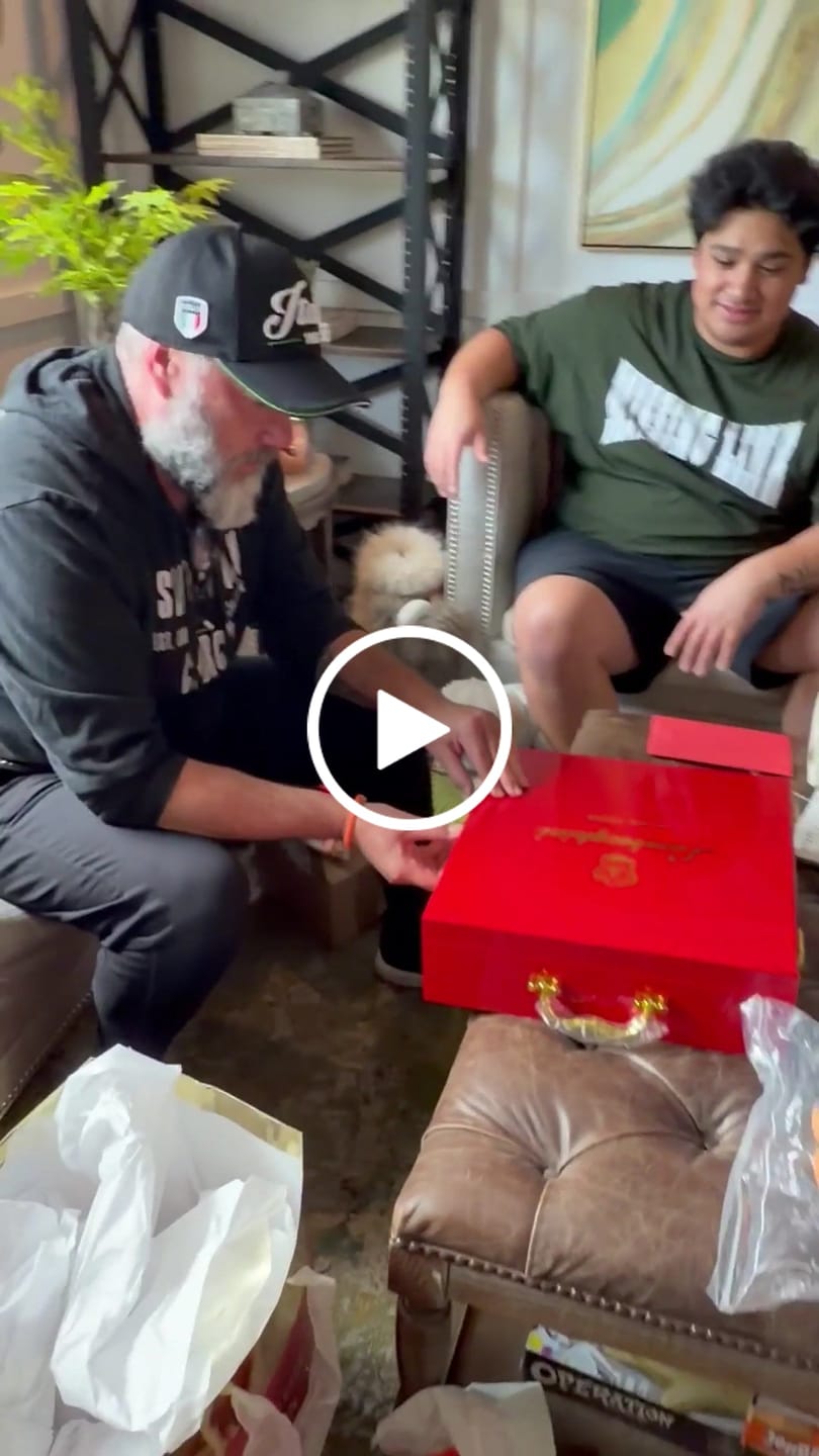Customer video review of Lamborghini LUXE Red Collection with Gift Set