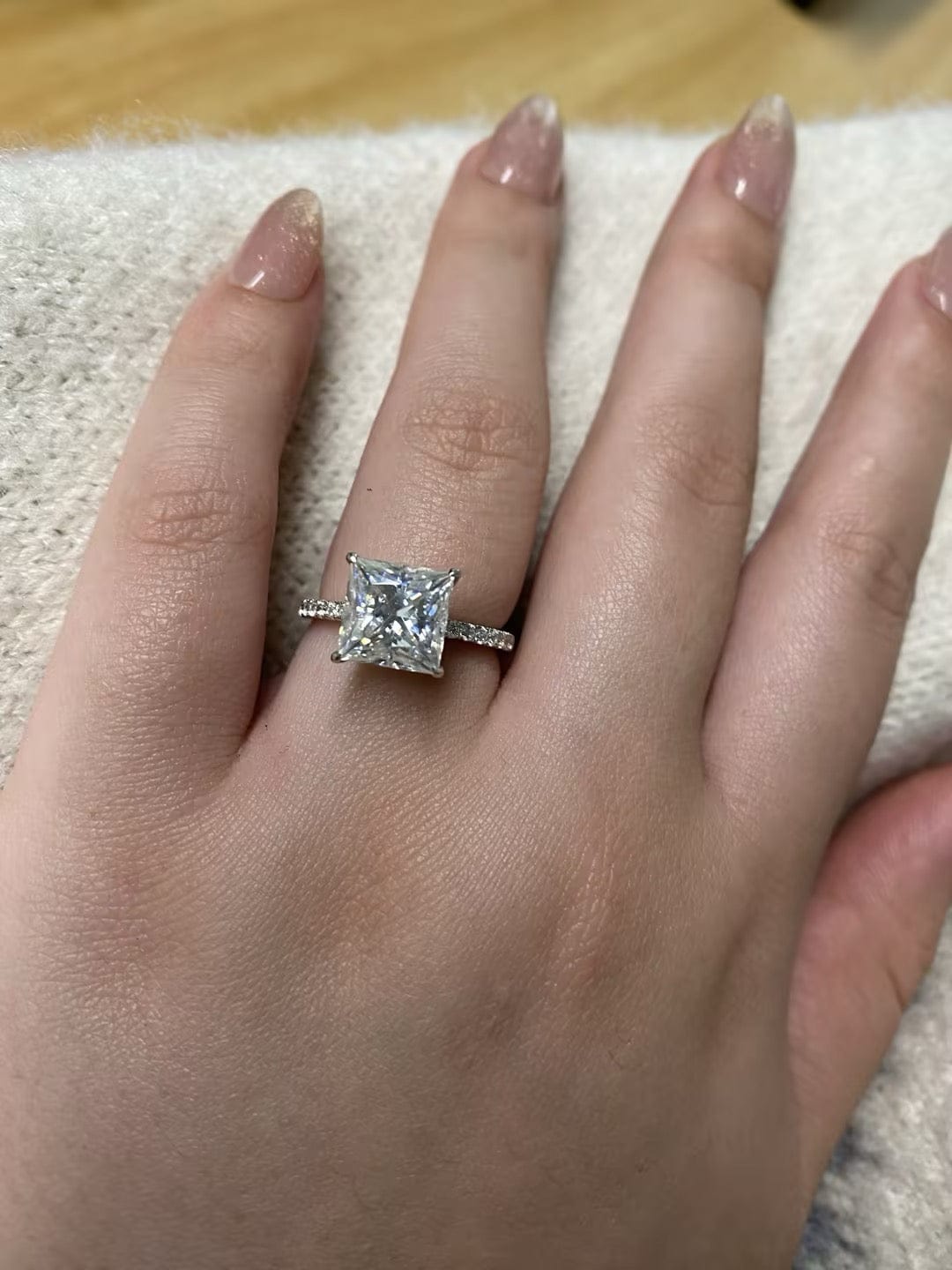 Customer photo review of Rodiffy Moissanite 2.0 Ct ～3.0 Ct Square Princess Cut Bridal Ring