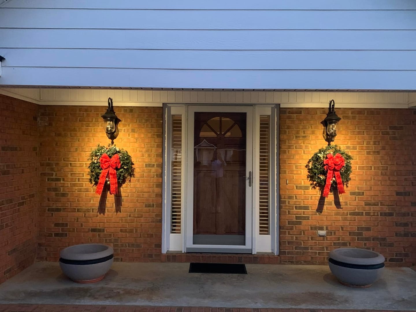 Customer photo review of LightsCordless™ RGB Rechargeable Picture Light