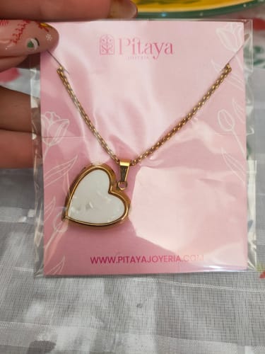 Customer photo review of Relicario Corazón Nácar Personalizado