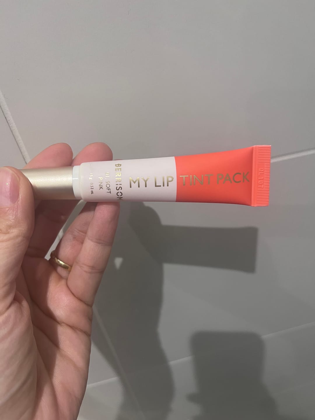 Customer photo review of Отлепящ се тинт TATTOO BERRISOM MY LIP TINT