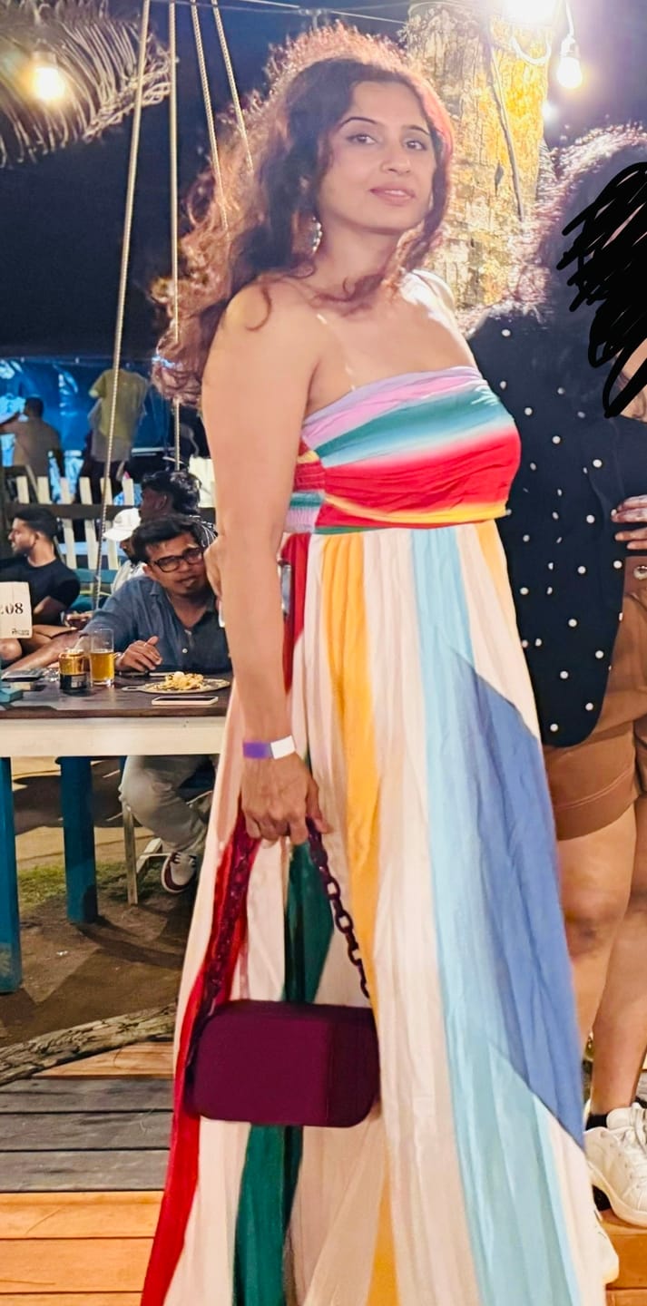 Customer photo review of Mulberry Offshoulder Pleated Maxi Dress In Multicolor